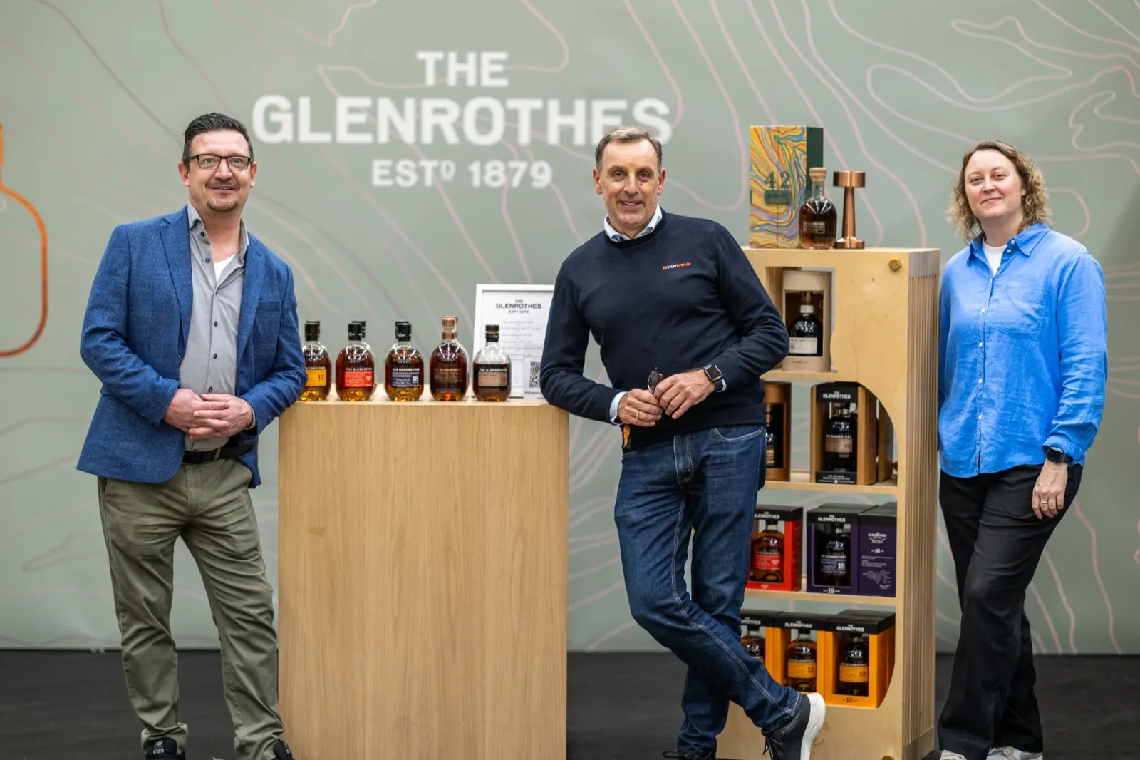 Team fotograferet ved The Glenrothes' messestand